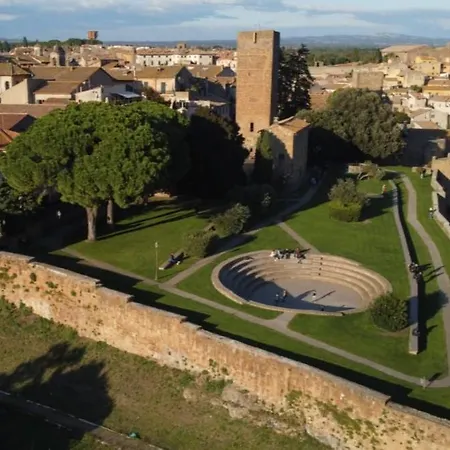 Piazza Duomo Tuscania
