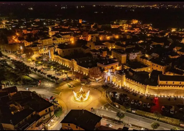 Piazza Duomo Gasthof Tuscania